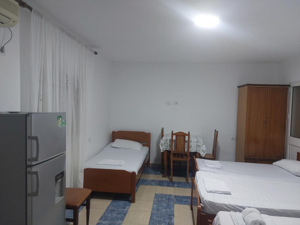 Vila Hyseni Durres Exterior photo